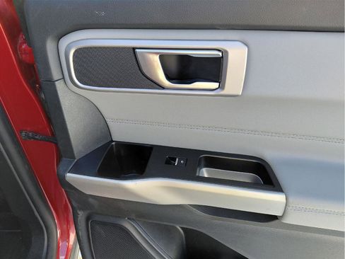 Used 2022 Ford Explorer XLT w/ Equipment Group 202A image 16