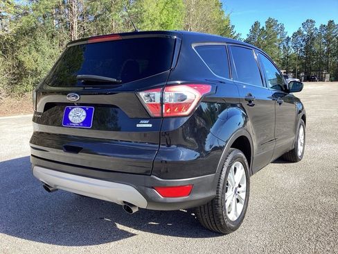 Used 2017 Ford Escape SE image 5