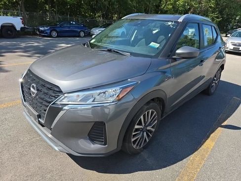 Used 2022 Nissan Kicks SV FWD image 2