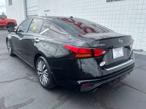 Used 2023 Nissan Altima 2.5 SV w/ SV Premium Package FWD image 6