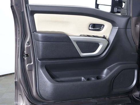 Used 2017 Nissan Titan SV image 19