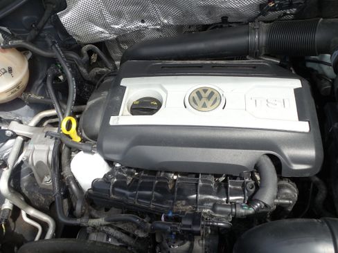 Used 2015 Volkswagen Tiguan SEL FWD image 28