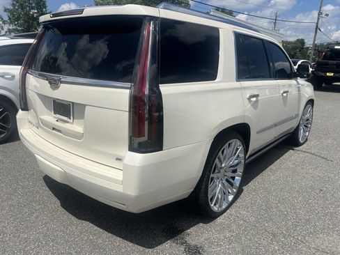 Used 2015 Cadillac Escalade Platinum AWD/4WD image 9
