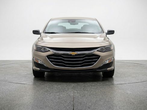 Used 2024 Chevrolet Malibu LT image 2