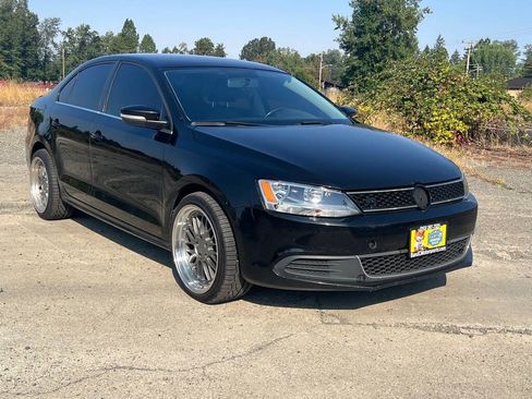 Used 2013 Volkswagen Jetta SE FWD image 31