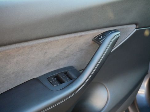 Used 2021 Tesla Model Y Long Range image 20