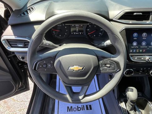 Used 2023 Chevrolet TrailBlazer LT w/ Convenience Package AWD/4WD image 12