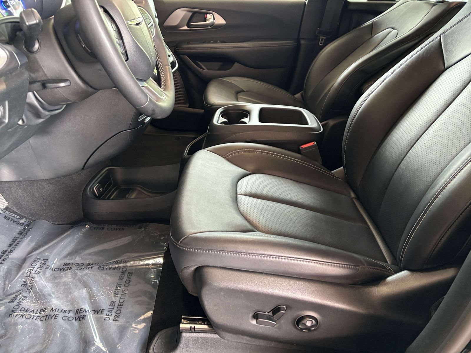 Used 2025 Chrysler Pacifica Select FWD image 27