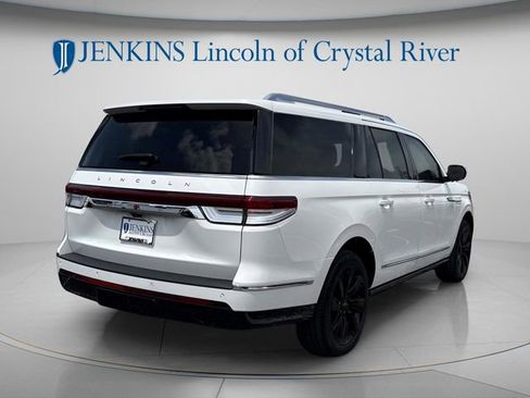 Certified 2024 Lincoln Navigator L Reserve AWD/4WD image 5