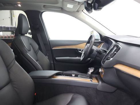 Used 2022 Volvo XC90 T6 Momentum w/ Advanced Package AWD/4WD image 21