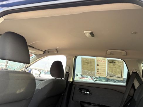 Certified 2022 Nissan Rogue SV image 32