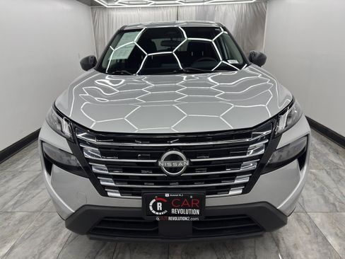 Used 2024 Nissan Rogue S image 2