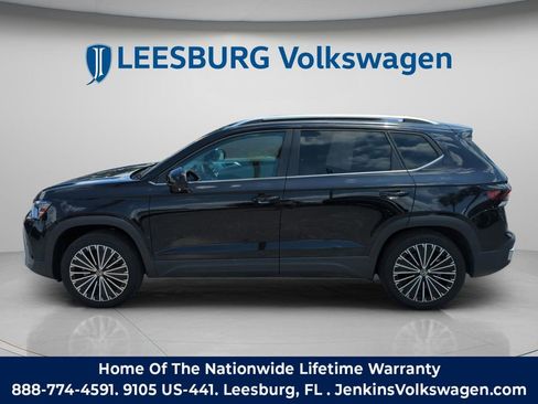 Used 2025 Volkswagen Taos SE FWD image 10