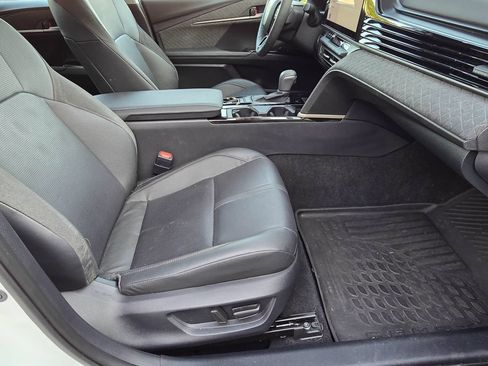 Used 2025 Toyota Camry XLE w/ Premium Plus Package FWD image 39