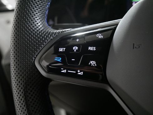 Used 2024 Volkswagen Golf R image 27