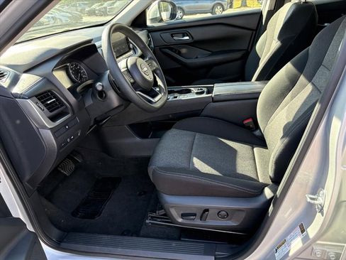 Used 2024 Nissan Rogue SV image 14