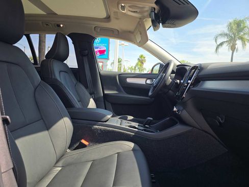 Used 2022 Volvo XC40 T5 Momentum w/ Premium Package AWD/4WD image 11