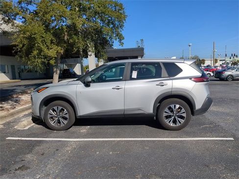 Used 2023 Nissan Rogue SV image 2