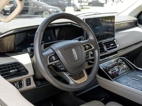 Used 2023 Lincoln Navigator L Reserve RWD image 15