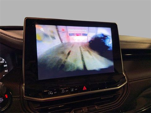 Used 2023 Jeep Compass Altitude image 15