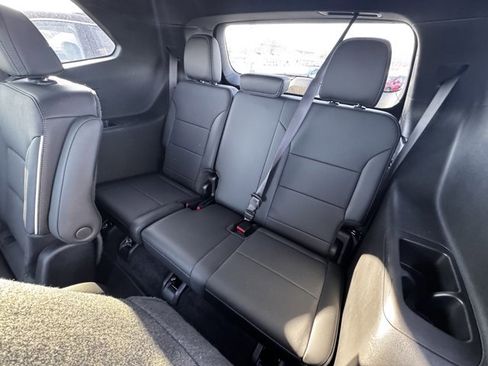 Used 2025 Buick Enclave Preferred image 8