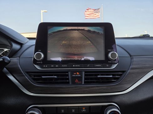 Used 2025 Nissan Altima 2.5 SV image 32