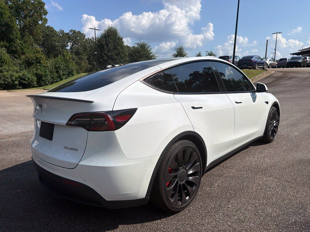 Used 2022 Tesla Model Y Performance AWD/4WD image 3