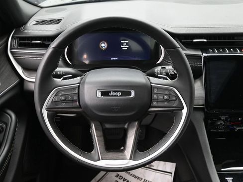 Used 2024 Jeep Grand Cherokee L Limited w/ Luxury Tech Group II image 21