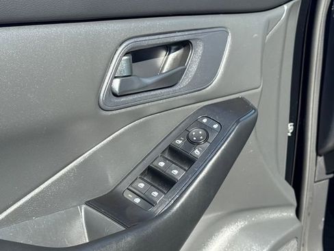 Used 2024 Nissan Rogue S image 6