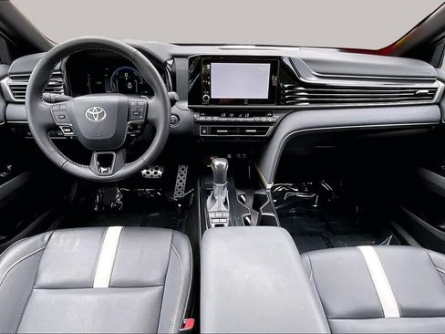 Used 2025 Toyota Camry SE w/ Convenience Package FWD image 15
