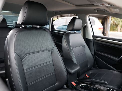Used 2018 Volkswagen Passat 2.0T SE image 18