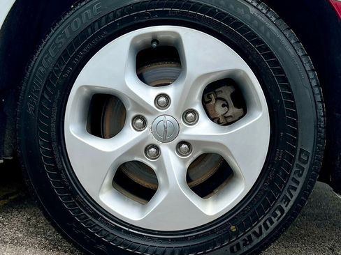 Used 2017 Chrysler Pacifica LX w/ Tire & Wheel Group FWD image 28