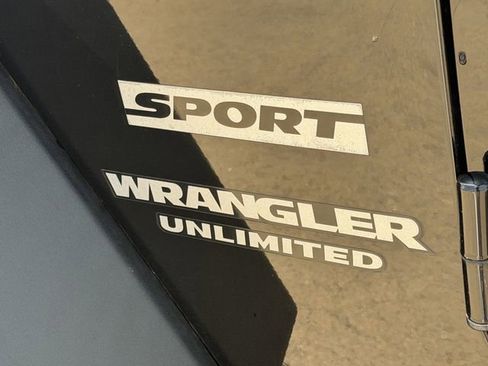Used 2016 Jeep Wrangler Unlimited Sport w/ Connectivity Group AWD/4WD image 9