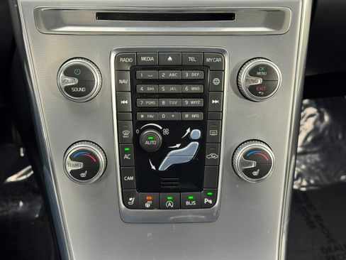 Used 2017 Volvo XC60 T5 Dynamic w/ Preferred Option Package image 28