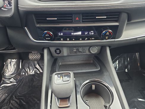 Certified 2024 Nissan Rogue SV AWD/4WD image 24