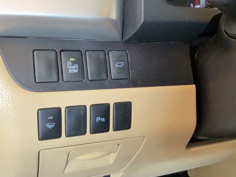 Used 2015 Toyota Highlander Limited FWD image 18
