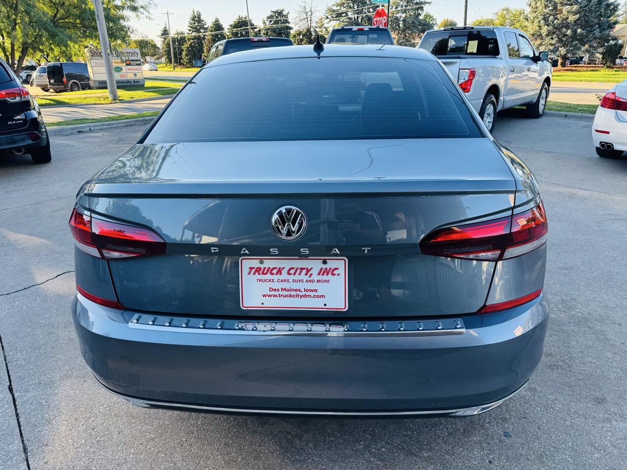 Used 2021 Volkswagen Passat 2.0T SE FWD image 4