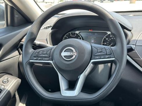 Used 2025 Nissan Altima 2.5 SV FWD image 15