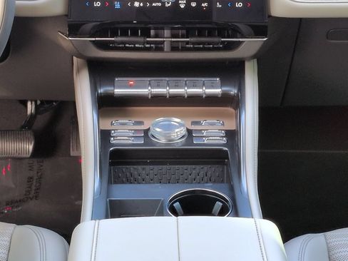 Used 2025 Lincoln Nautilus Reserve AWD/4WD image 18