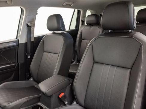 Used 2023 Volkswagen Tiguan SE FWD image 9