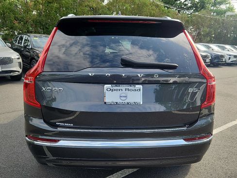 Certified 2023 Volvo XC90 B5 Plus w/ Protection Package AWD/4WD image 5