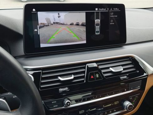 Used 2023 BMW 530i w/ Premium Package RWD image 11