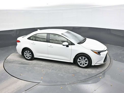 Used 2024 Toyota Corolla LE image 31