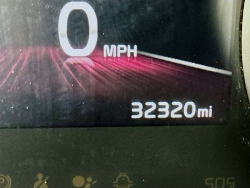 Used 2024 Kia Carnival LX image 18