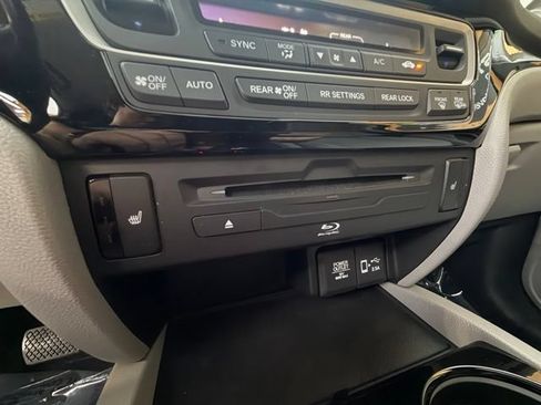 Used 2020 Honda Pilot Touring image 27