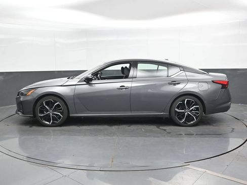 Used 2024 Nissan Altima 2.5 SR FWD image 10