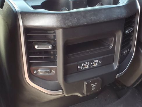 Used 2022 RAM 1500 Big Horn AWD/4WD image 32