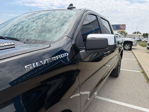 Used 2025 Chevrolet Silverado 1500 LT AWD/4WD image 11