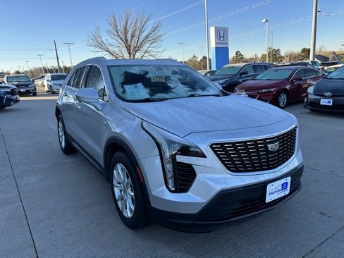 Used 2019 Cadillac XT4 Luxury w/ Cold Weather Package image 3