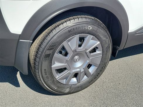 New 2025 Nissan Kicks S image 13